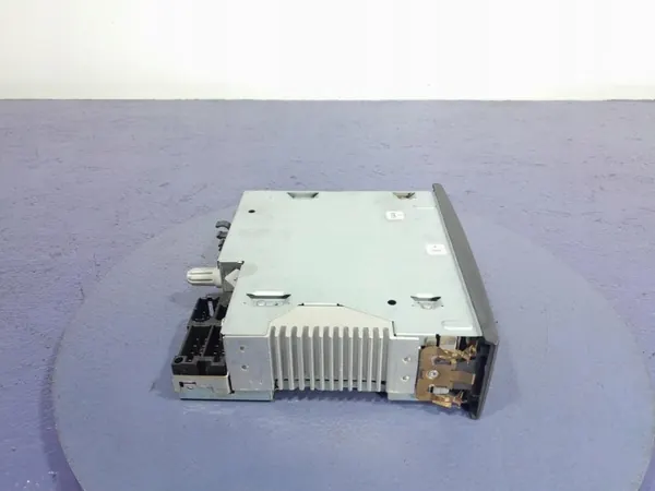 Radio Renault Clio II OEM 8200633621 - Usado image 3