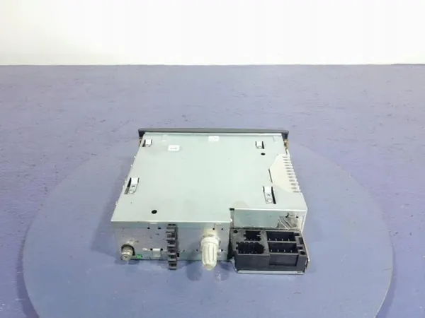 Radio Renault Clio II OEM 8200633621 - Usado image 4