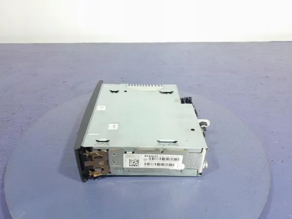 Radio Renault Clio II OEM 8200633621 - Usado image 5