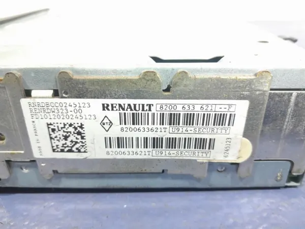 Radio Renault Clio II OEM 8200633621 - Usado image 6