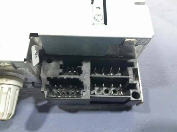 Radio Renault Clio II OEM 8200633621 - Usado image 7