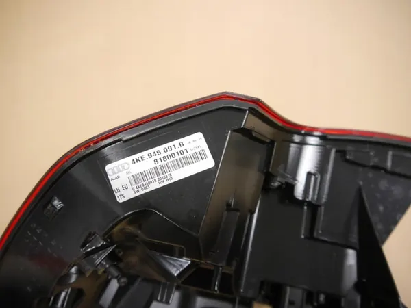 LÁMPARA LED TRASERA IZQUIERDA AUDI E-TRON 55 image 4
