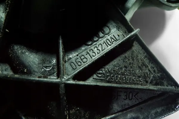 Insugningsmanifold AUDI A4 AVANT 1.6L 2004 OEM 06B133200D image 2