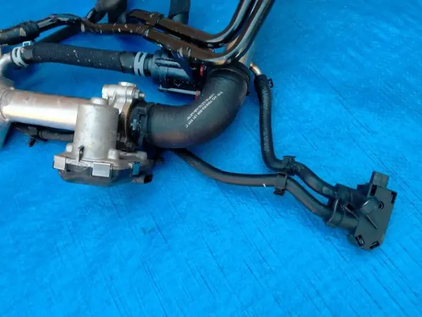 Audi Q7 3.0 TDI EGR-kylare OEM 059131477M image 6