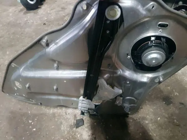 Motor de janela dianteira esquerda OEM 2048704526 image 3