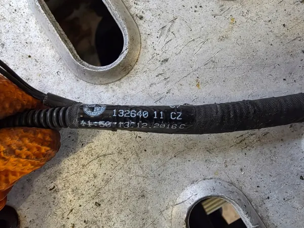 OEM 13264011 Ruitensproeiermondslang voor BMW F10 F07 image 3