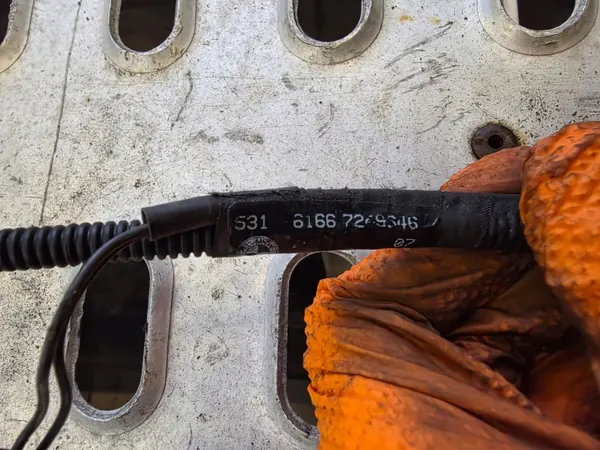 OEM 13264011 Ruitensproeiermondslang voor BMW F10 F07 image 4