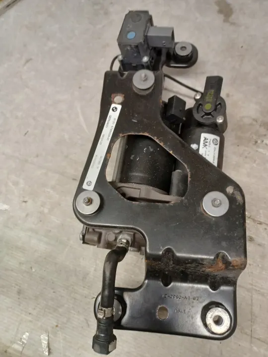 Pompe compresseur suspension OEM 6789938 BMW X6 E71 image 2