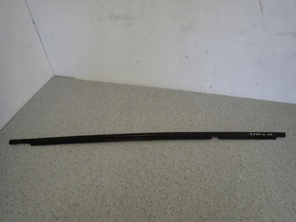 Toyota Verso 09-13 taka oikea ikkunanraapija OEM image 2