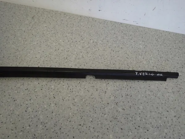 Toyota Verso 09-13 taka oikea ikkunanraapija OEM image 3