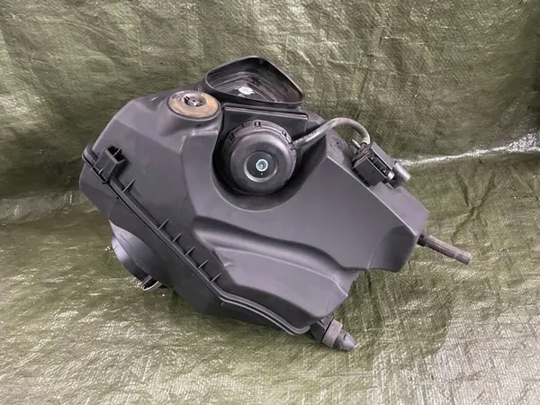 Boîtier de filtre à air Audi A6 S6 C6 4.2 FSI V8 image 2