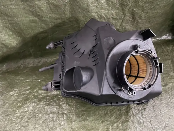 Boîtier de filtre à air Audi A6 S6 C6 4.2 FSI V8 image 3