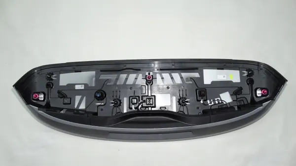 Mercedes GLA W247 Heckspoiler OEM A2477900100 image 8