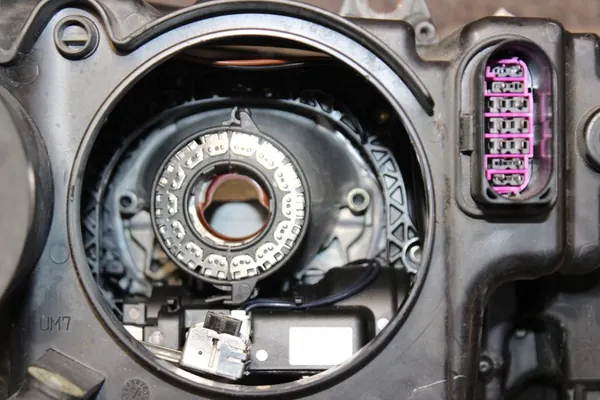 VASEN XENONVALO SKODA SUPERB II 08-12 3T1941017E image 8