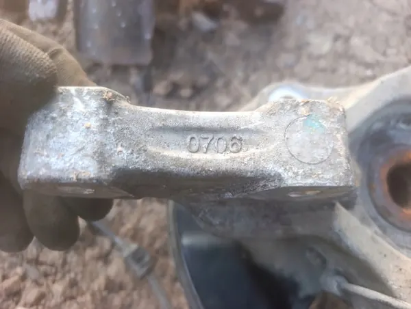 OEM zwrotnica lewy przód lewa przednia Opel Astra J 1.3 image 4