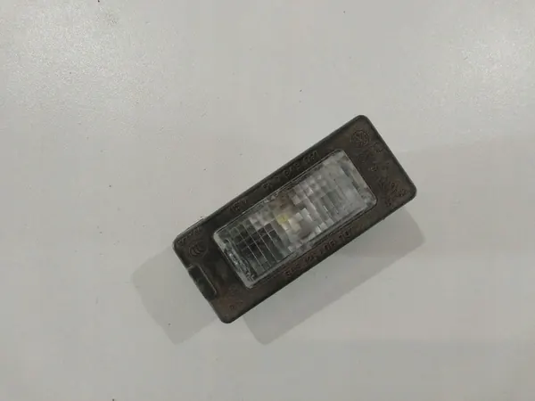 Luz de placa Volkswagen OE 1K9943021A image 2