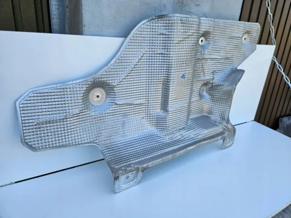 OEM 7P0825681 warmteschild voor Volkswagen Touareg image 3