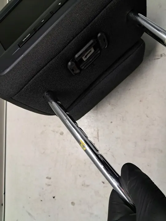 Affichage de l'appui-tête avant Peugeot 5008 image 8