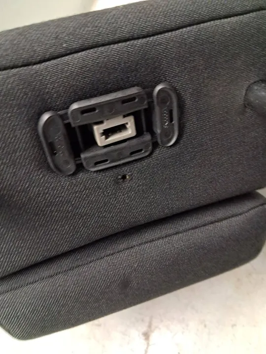 Affichage de l'appui-tête avant Peugeot 5008 image 9