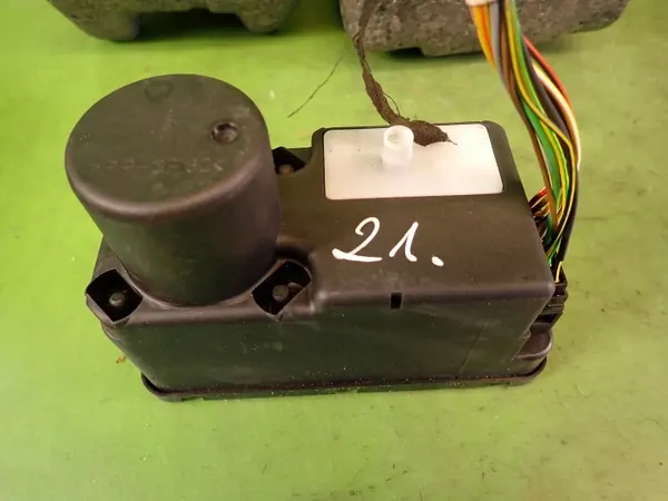Pompe de verrouillage central OEM 1H0962257G VW Passat B4 image 4
