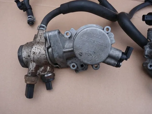 Polttoainepumppu AUDI A6 C6 LIFT 3.0 TFSI 07L127026E image 2