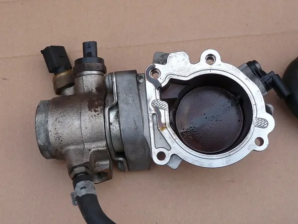 Polttoainepumppu AUDI A6 C6 LIFT 3.0 TFSI 07L127026E image 7