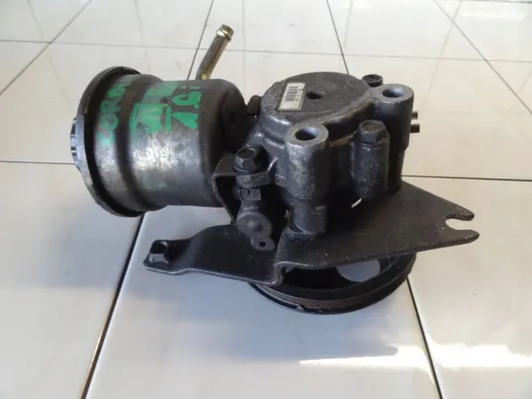 Toyota Corolla E10 1.4B 1992 Pompa Servosterzo OEM H8L26145 image 4