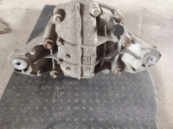 Différentiel arrière OEM P68184735AA pour Jeep Grand Cherokee image 2