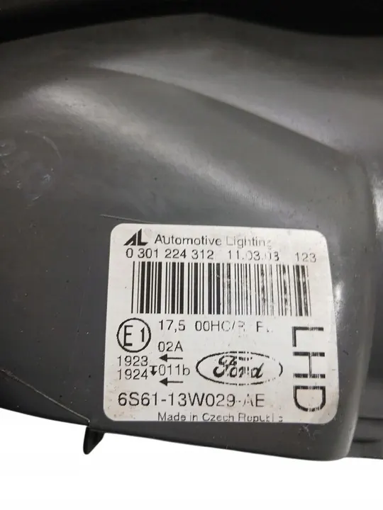 Oikea Etuvalaisin Ford Fiesta MK6 6S61-13W029-AE image 3