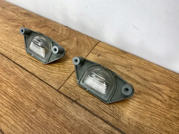 OEM 16519986 Feu de plaque pour Chevrolet Corvette C6 image 3