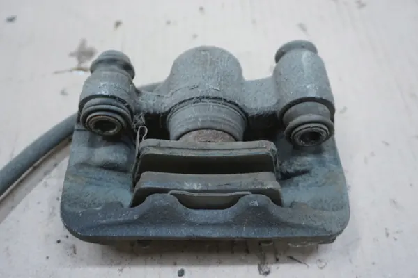 Bromsok bak höger TOYOTA RAV4 II OEM RAV4 II ZACISK PRAWY TYŁ image 4