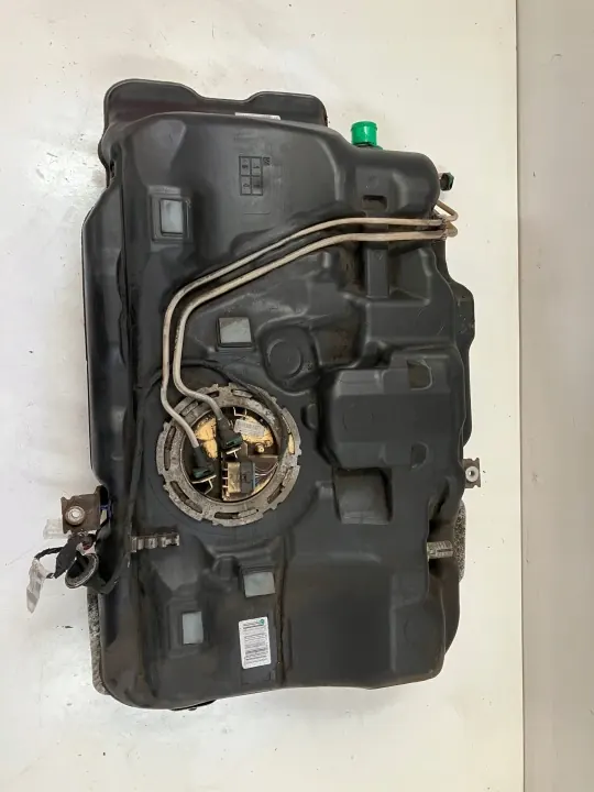 Réservoir carburant avec pompe OEM A2464702701 Mercedes A image 2