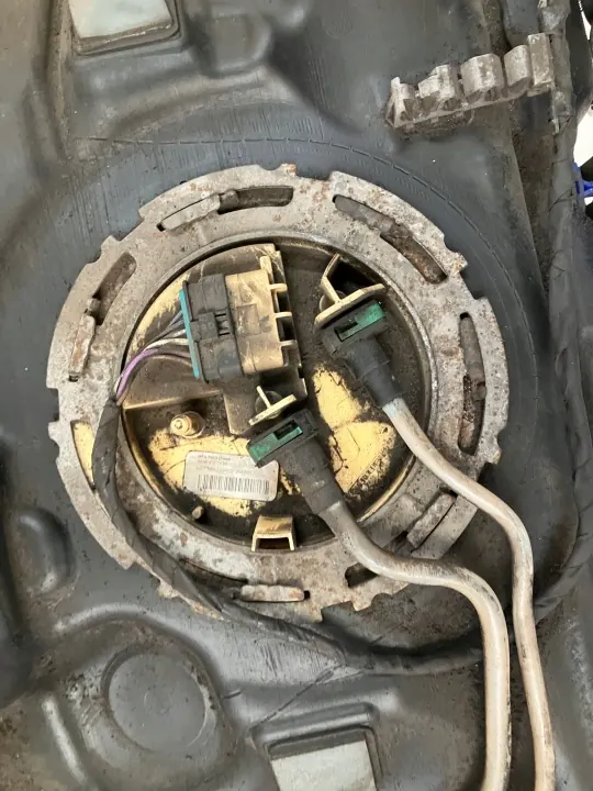 Réservoir carburant avec pompe OEM A2464702701 Mercedes A image 4
