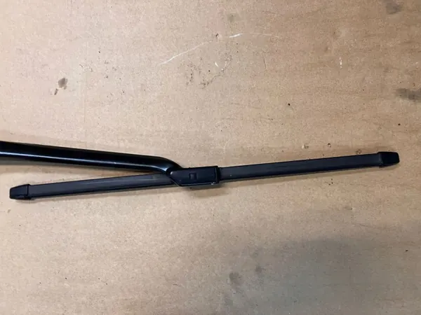 Mercedes-Benz W238 pyyhinvarsiojain OEM A2388204700 image 8