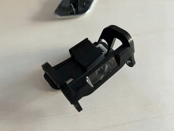 AUDI A6 C8 BASIS 18-23 Tappo tergicristallo sinistro 4K0 OEM image 10