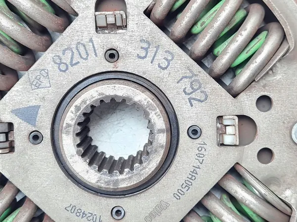 Opel Vivaro Kytkinsetti 2013 8200823873 image 3