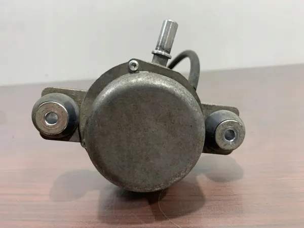 Pompe à vide Opel Mokka OEM 93411601AC Occasion image 4