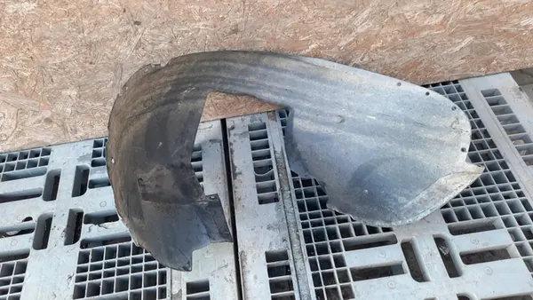 Left Front Wheel Arch Volvo S60 2004-2009 OEM 30655665 image 2