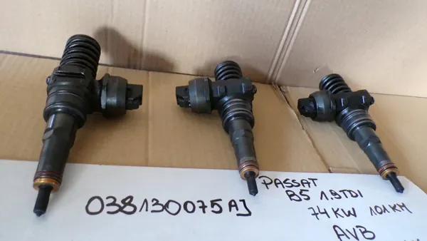 Insprutningspump OEM 038130075AJ för Passat B5 1.9 TDI image 3
