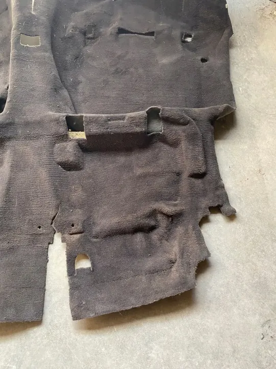 Gebrauchte schwarze Bodenmatte OEM WYKŁADZINA/SDV10555 image 6