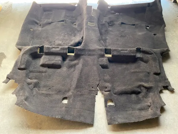 Gebrauchte schwarze Bodenmatte OEM WYKŁADZINA/SDV10555 image 7