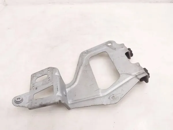BMW 5-sarja G30 G31 G38 jäähdyttimen kiinnike OEM 9326891 image 3