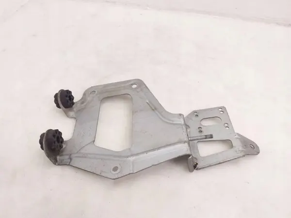 BMW 5-sarja G30 G31 G38 jäähdyttimen kiinnike OEM 9326891 image 4