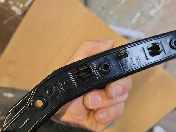 Deslizamento de montagem do para-choque esquerdo dianteiro Seat Arona image 3