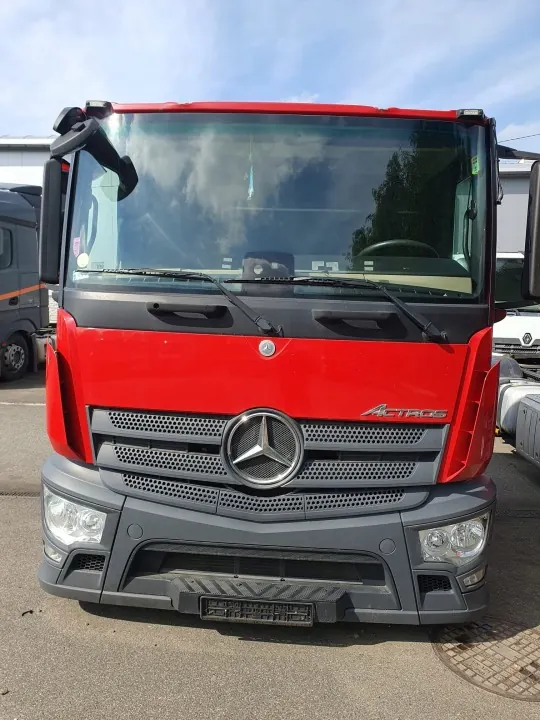 Mercedes-Benz Actros MP4 Cabine Afstandhouder - OE Onderdeel image 2