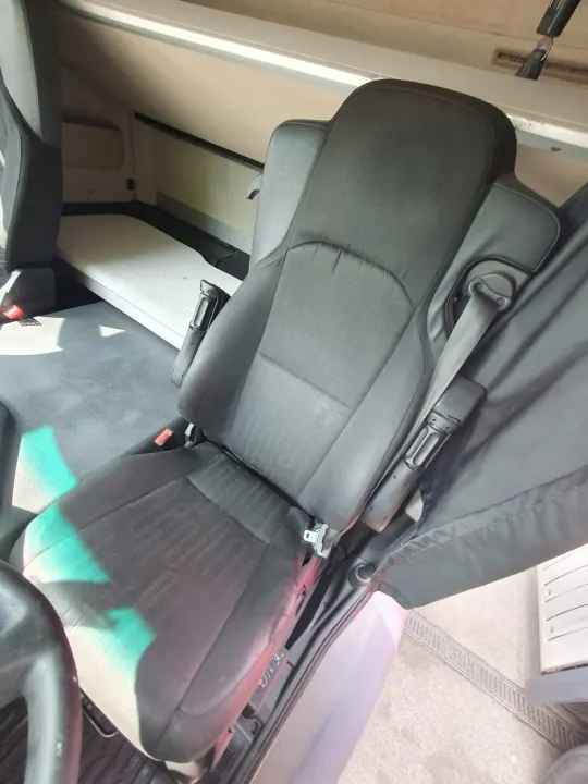 Mercedes-Benz Actros MP4 Cabine Afstandhouder - OE Onderdeel image 7
