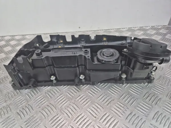 BMW Venttiilikansi OEM 15265812 N47D20C-moottorille image 2