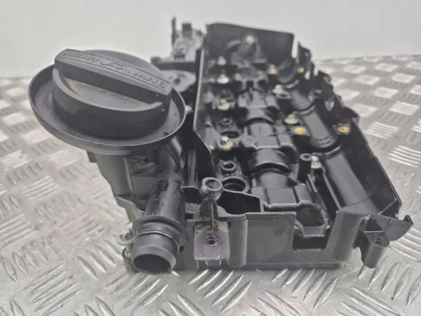 BMW Venttiilikansi OEM 15265812 N47D20C-moottorille image 3
