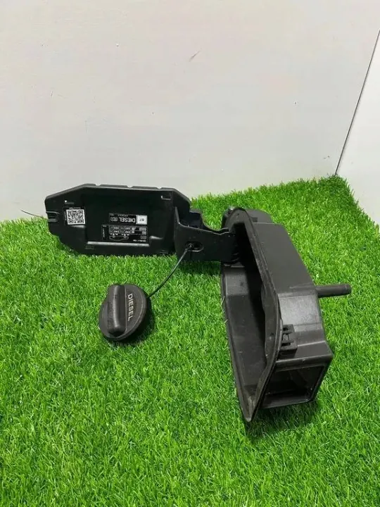 Bouchon de remplissage carburant avec serrure OEM A1676300000 image 2