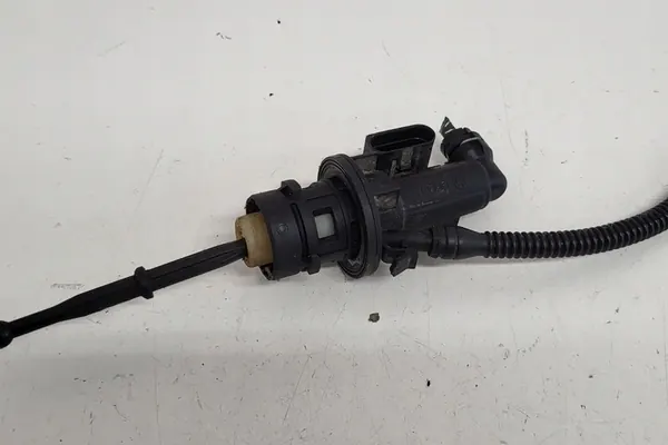 Kupplungs cylinder VW PASSAT VARIANT B7 3C0721388K image 2